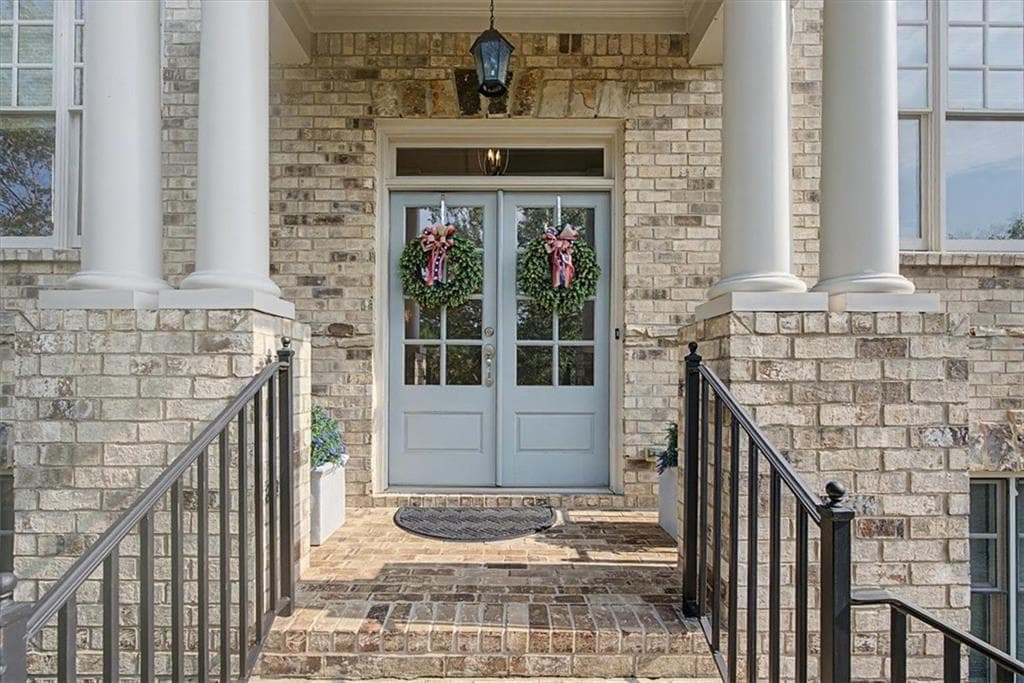 4 bedroom, 5 bathroom, 4,860 sq ft single family residence for sale at 1067 Merrivale Chase, Roswell, GA 30075 — photo 4