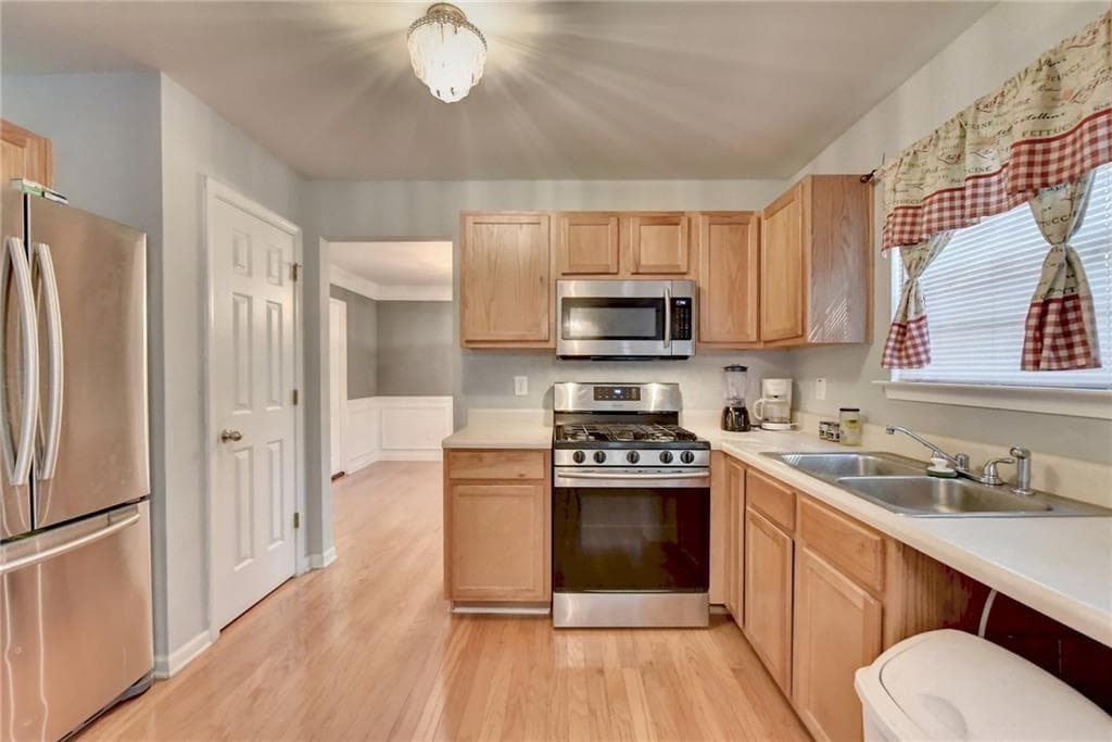 4 bedroom, 3 bathroom, 2,330 sq ft single family residence for rent at 5064 MICHAEL JAY Street, Snellville, GA 30039 for $2,395 a month — photo 6