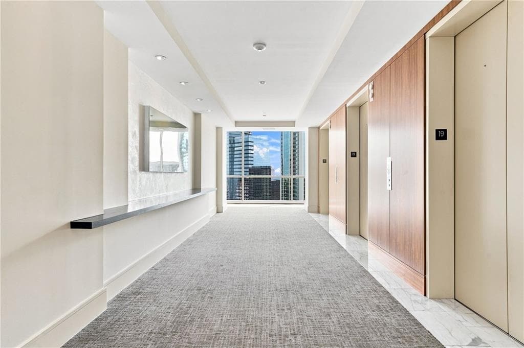 1 bedroom, 1 bathroom, 930 sq ft condominium for sale at 3325 Piedmont Road 1910, Atlanta, GA 30305 — photo 4