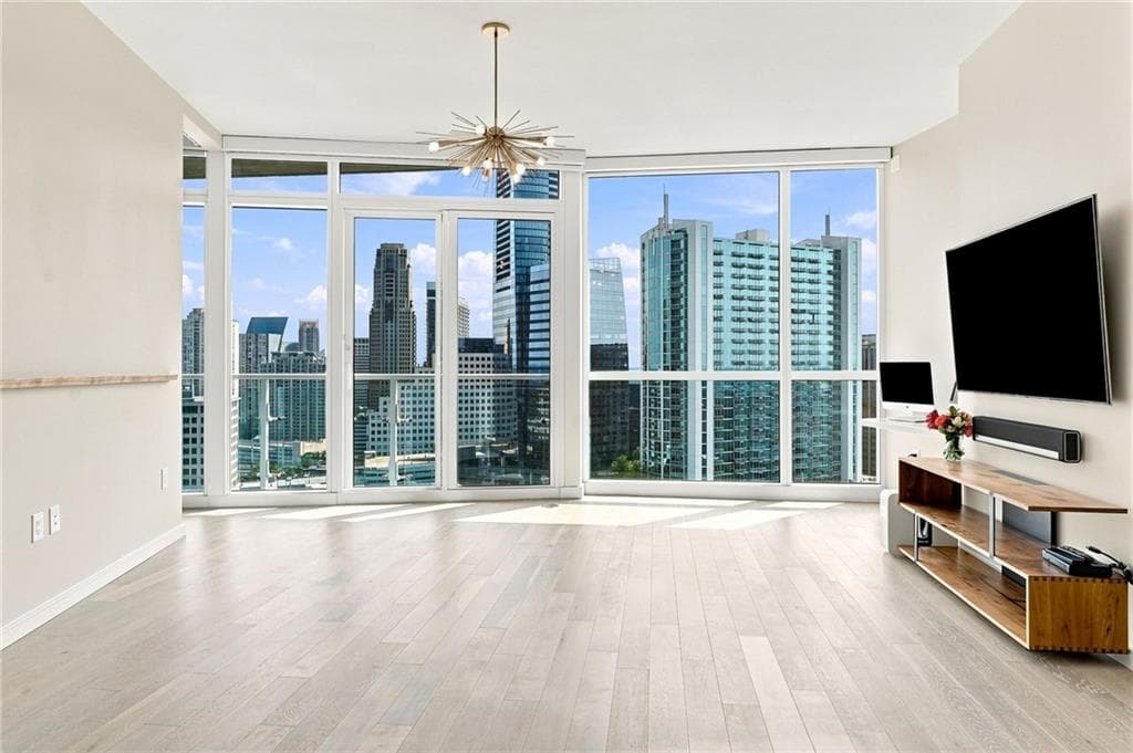 1 bedroom, 1 bathroom, 930 sq ft condominium for sale at 3325 Piedmont Road 1910, Atlanta, GA 30305 — photo 3
