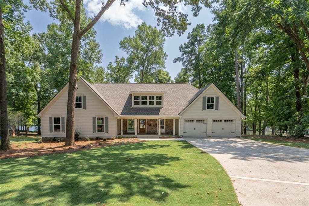 5 bedroom, 5 bathroom, 2,888 sq ft single family residence for sale at 200 Whitney Street, Eatonton, GA 31024 — photo 3