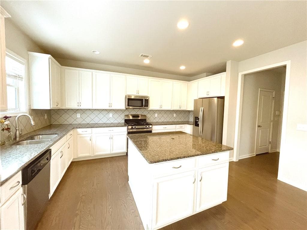 4 bedroom, 4 bathroom, 3,008 sq ft single family residence for rent at 5775 Rialto Way, Cumming, GA 30040 for $2,450 a month — photo 5