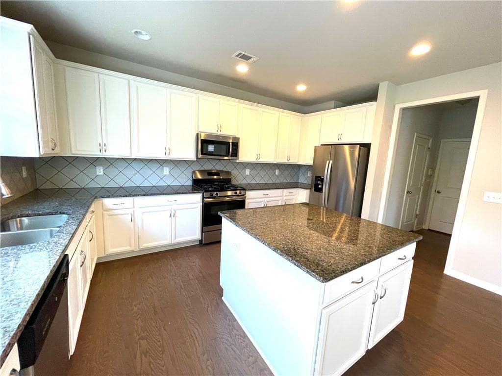 4 bedroom, 4 bathroom, 3,008 sq ft single family residence for rent at 5775 Rialto Way, Cumming, GA 30040 for $2,450 a month — photo 6
