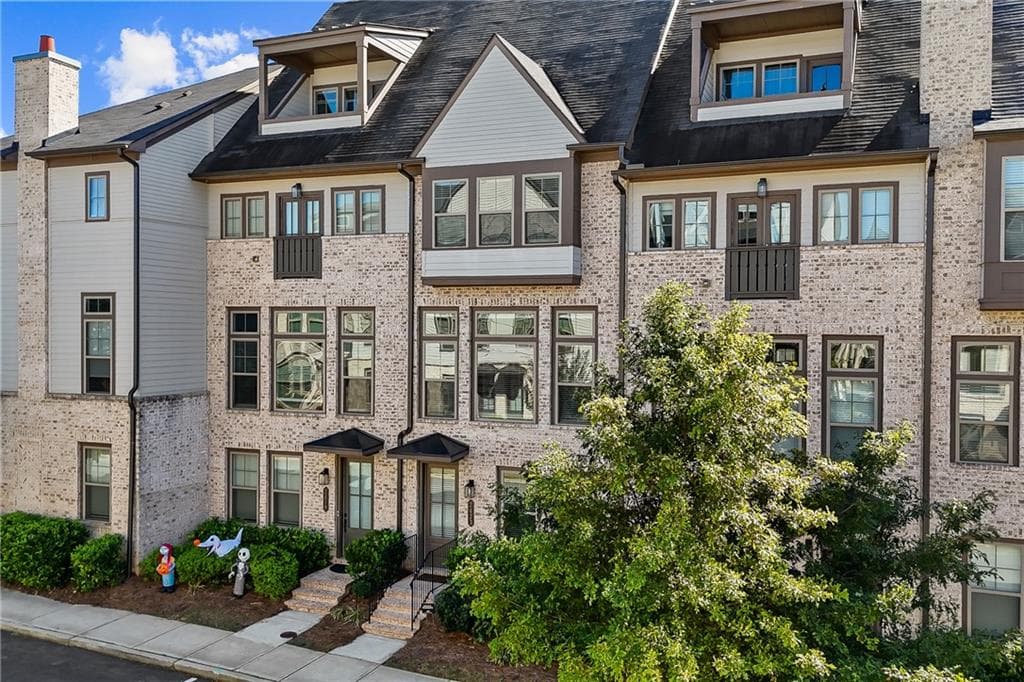 3 bedroom, 4 bathroom, 2,340 sq ft townhouse for sale at 2423 Figaro Drive, Atlanta, GA 30339