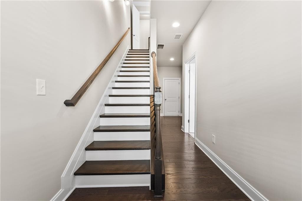 3 bedroom, 4 bathroom, 2,340 sq ft townhouse for sale at 2423 Figaro Drive, Atlanta, GA 30339 — photo 3