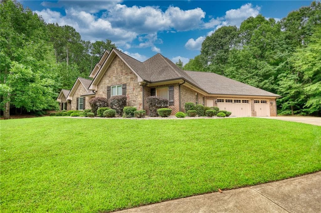 7 bedroom, 7 bathroom, 6,365 sq ft single family residence for sale at 360 Wyldewoode Drive, Mcdonough, GA 30253 — photo 4