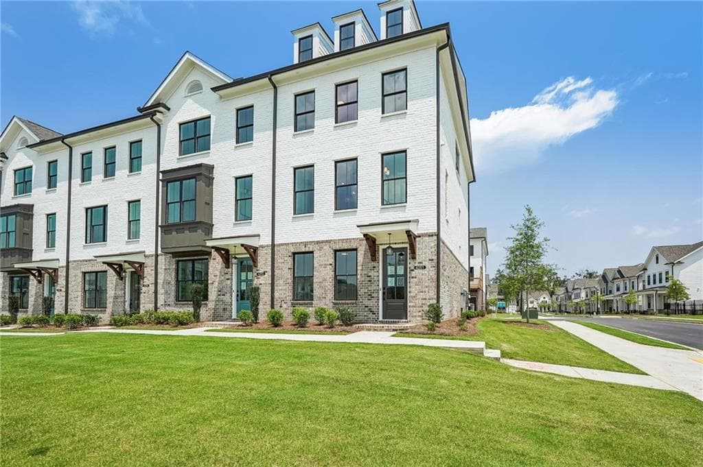 3 bedroom, 4 bathroom, 1,893 sq ft townhouse for sale at 4201 Millcroft Place 220, Buford, GA 30518 — photo 2
