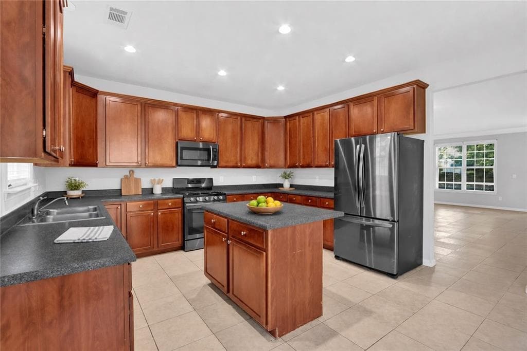 4 bedroom, 3 bathroom, 3,390 sq ft single family residence for sale at 1467 Kilchis Falls Way, Braselton, GA 30517 — photo 9