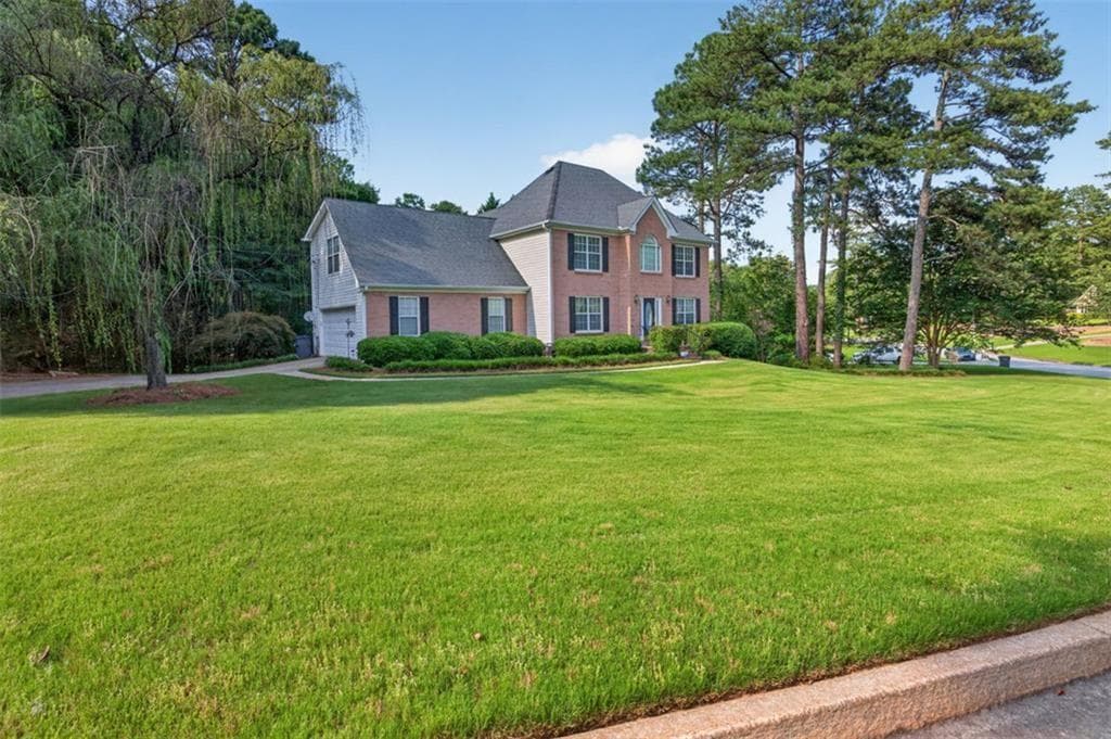 3 bedroom, 3 bathroom, 3,059 sq ft single family residence for sale at 860 Scenic Lake Drive, Lawrenceville, GA 30045 — photo 3