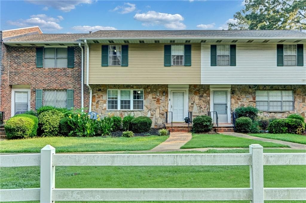 3 bedroom, 3 bathroom, 1,392 sq ft condominium for sale at 501 Carlton Road 1F, Palmetto, GA 30268 — photo 4