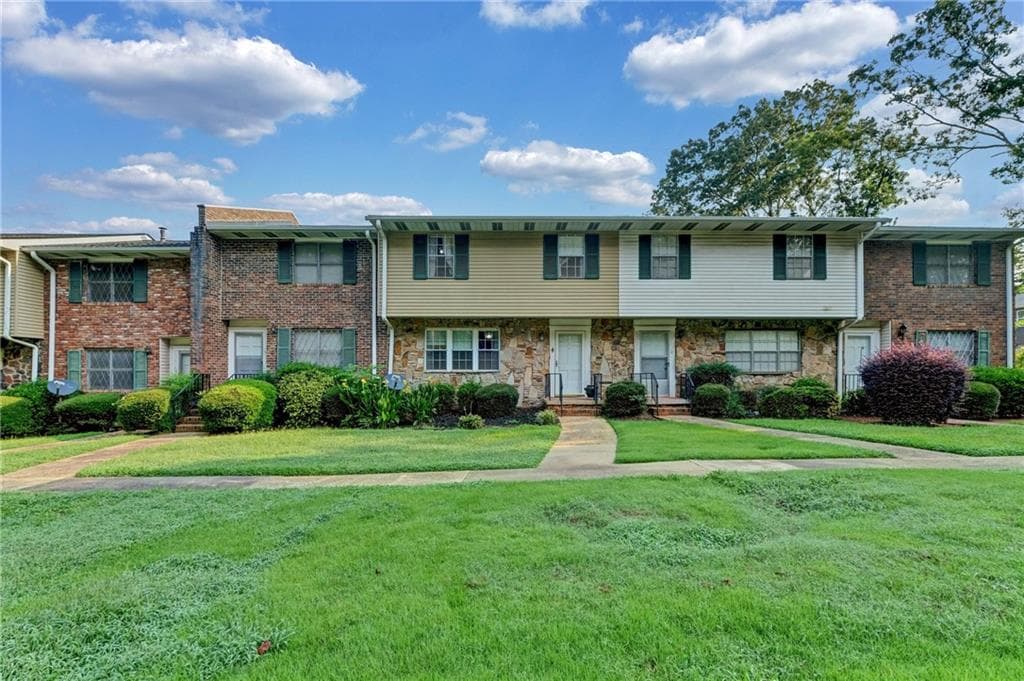 3 bedroom, 3 bathroom, 1,392 sq ft condominium for sale at 501 Carlton Road 1F, Palmetto, GA 30268 — photo 2