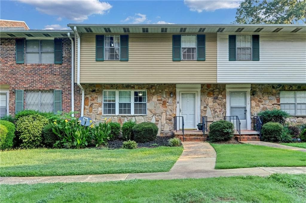 3 bedroom, 3 bathroom, 1,392 sq ft condominium for sale at 501 Carlton Road 1F, Palmetto, GA 30268 — photo 3