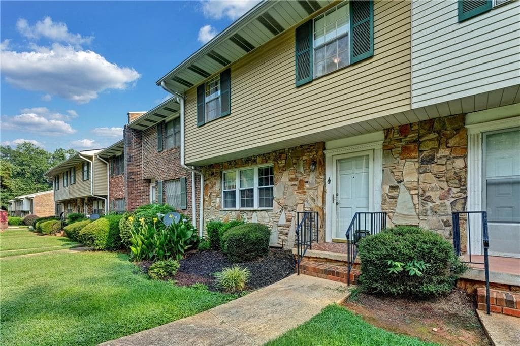 3 bedroom, 3 bathroom, 1,392 sq ft condominium for sale at 501 Carlton Road 1F, Palmetto, GA 30268 — photo 6