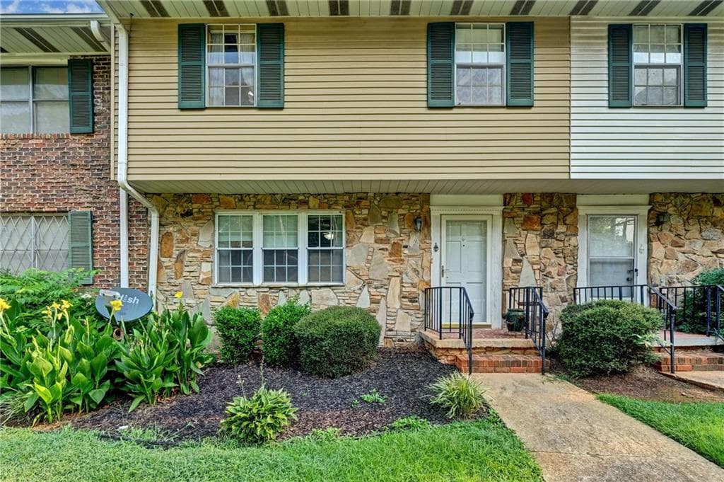 3 bedroom, 3 bathroom, 1,392 sq ft condominium for sale at 501 Carlton Road 1F, Palmetto, GA 30268 — photo 5