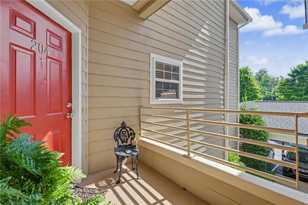 2 bedroom, 2 bathroom, 1,872 sq ft condominium under contract at 751 killearney Way 204F, Clayton, DC 20525