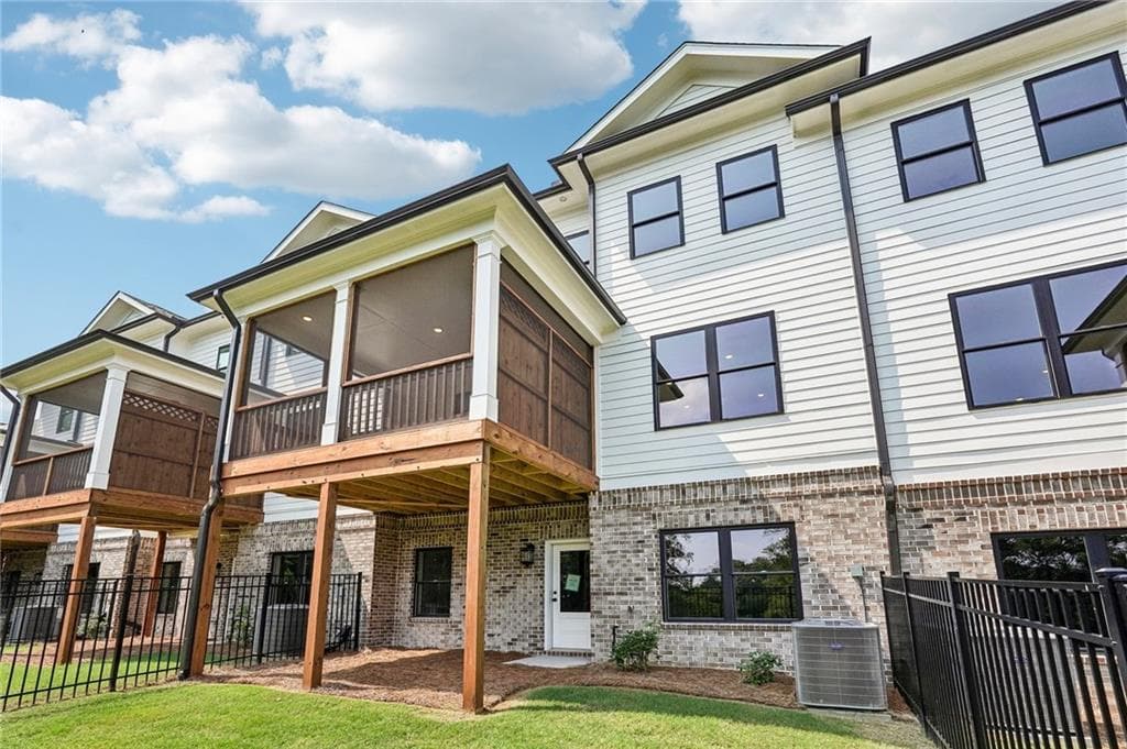 3 bedroom, 3 bathroom, 2,010 sq ft townhouse for sale at 4304 Burton Bend Way 151, Buford, GA 30518
