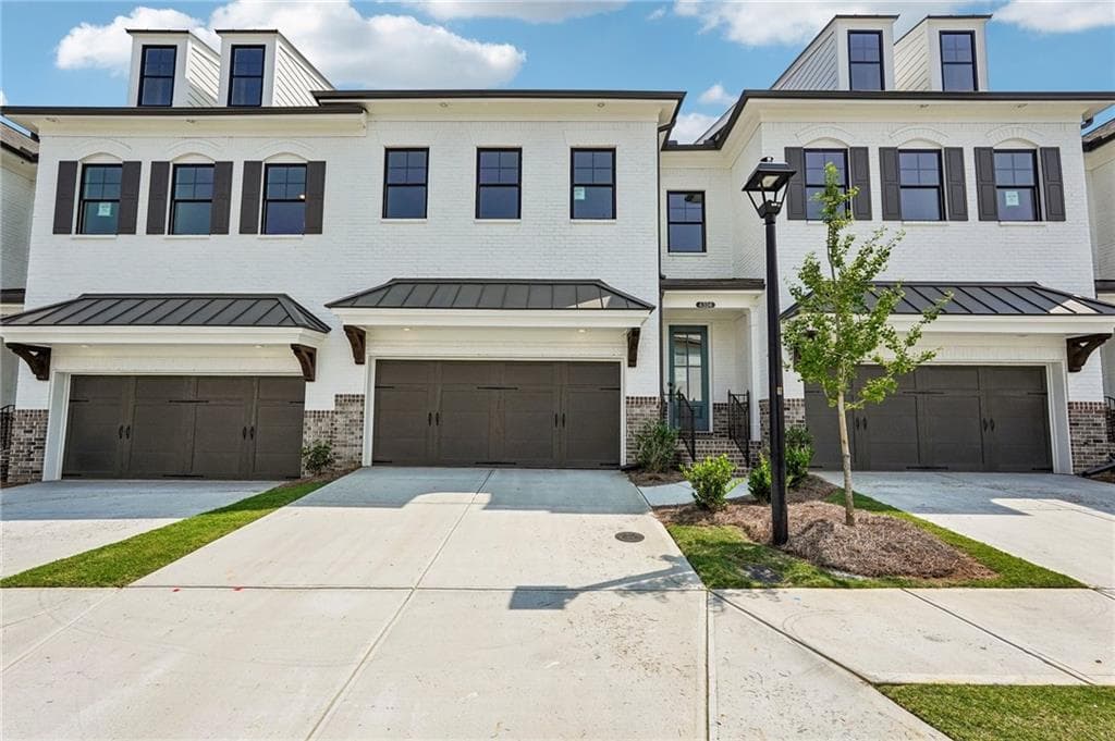 3 bedroom, 3 bathroom, 2,010 sq ft townhouse for sale at 4304 Burton Bend Way 151, Buford, GA 30518 — photo 2