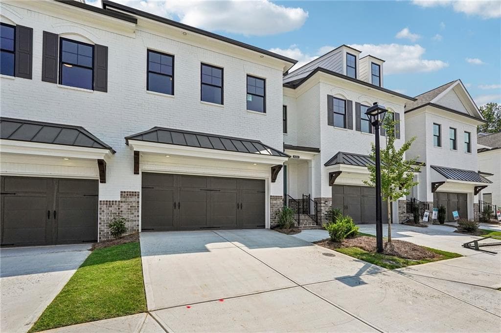 3 bedroom, 3 bathroom, 2,010 sq ft townhouse for sale at 4304 Burton Bend Way 151, Buford, GA 30518 — photo 3