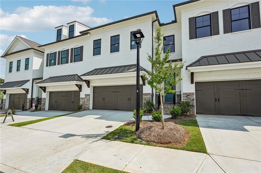 3 bedroom, 3 bathroom, 2,010 sq ft townhouse for sale at 4304 Burton Bend Way 151, Buford, GA 30518 — photo 4