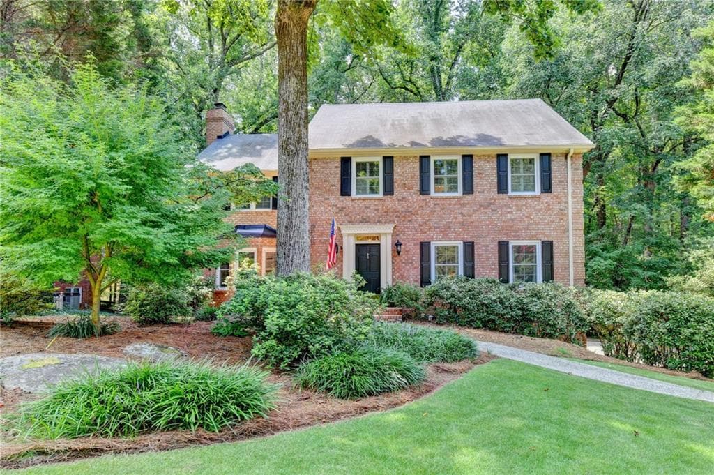 4 bedroom, 4 bathroom, 3,148 sq ft single family residence under contract at 585 Cambridge Way, Sandy Springs, GA 30328