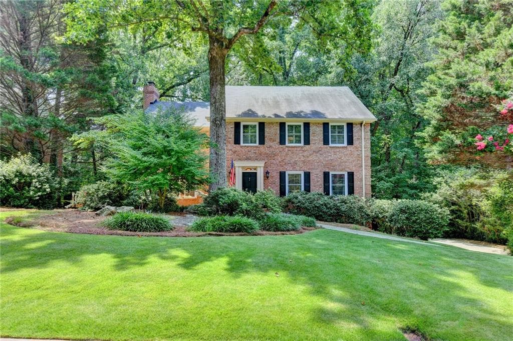 4 bedroom, 4 bathroom, 3,148 sq ft single family residence under contract at 585 Cambridge Way, Sandy Springs, GA 30328 — photo 2