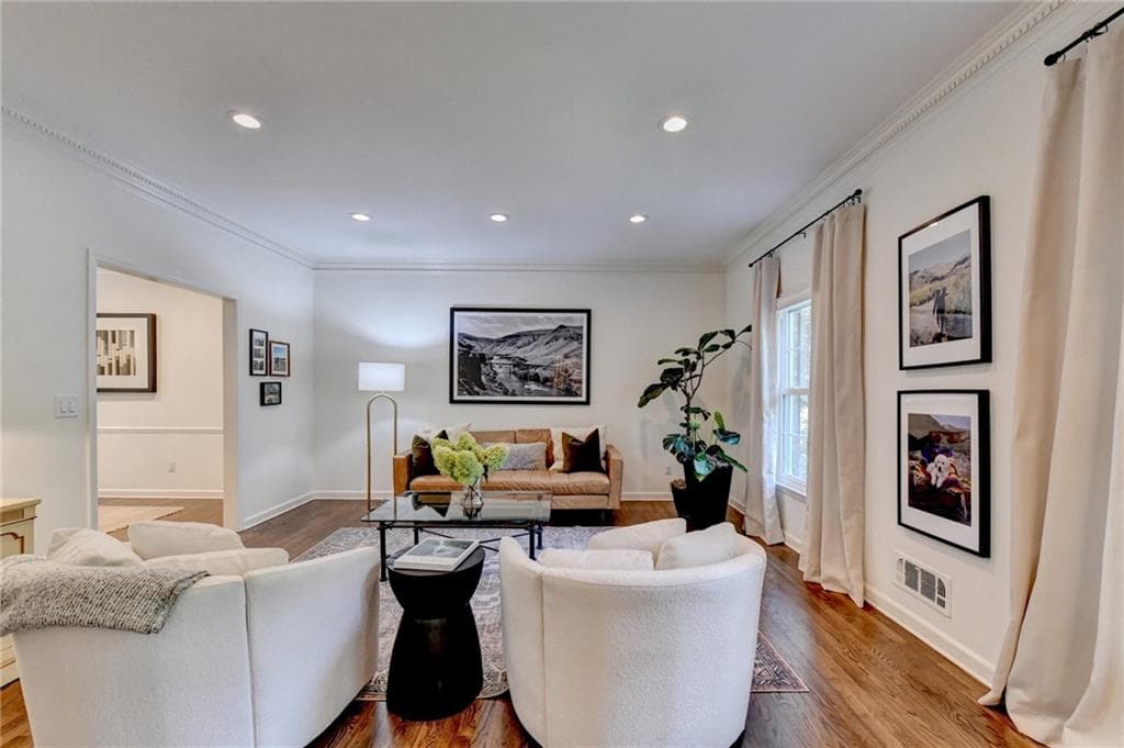 4 bedroom, 4 bathroom, 3,148 sq ft single family residence under contract at 585 Cambridge Way, Sandy Springs, GA 30328 — photo 5