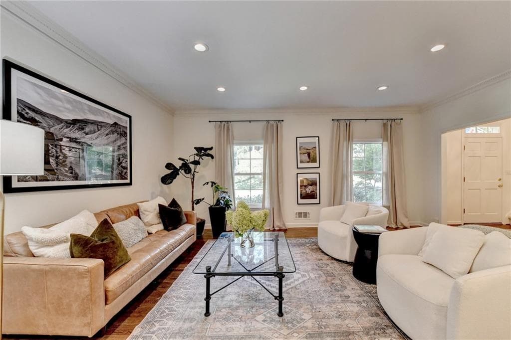 4 bedroom, 4 bathroom, 3,148 sq ft single family residence under contract at 585 Cambridge Way, Sandy Springs, GA 30328 — photo 4