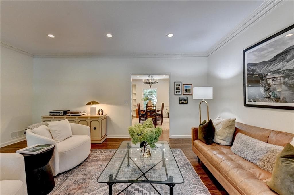 4 bedroom, 4 bathroom, 3,148 sq ft single family residence under contract at 585 Cambridge Way, Sandy Springs, GA 30328 — photo 7