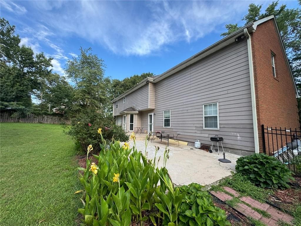5 bedroom, 3 bathroom, 2,497 sq ft single family residence for sale at 760 Kings Crest Court, Fairburn, GA 30213 — photo 7