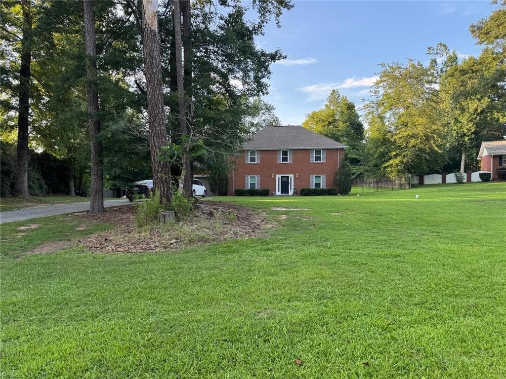 5 bedroom, 3 bathroom, 2,497 sq ft single family residence for sale at 760 Kings Crest Court, Fairburn, GA 30213 — photo 8