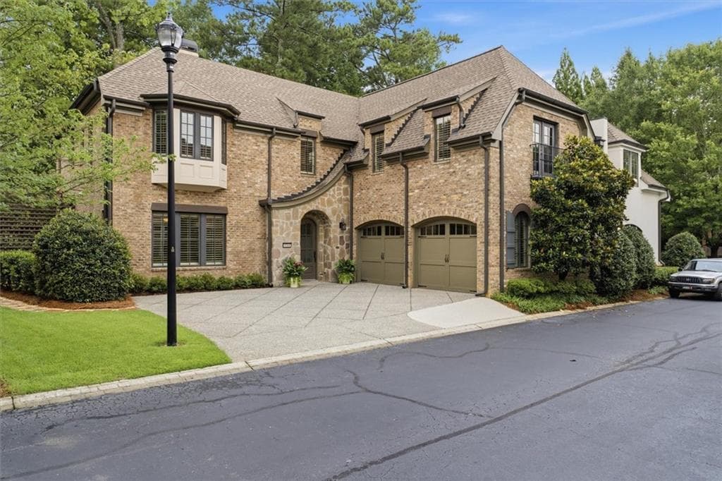 4 bedroom, 5 bathroom, 4,091 sq ft townhouse for sale at 4584 Woodlawn Gates Lane, Marietta, GA 30068 — photo 3