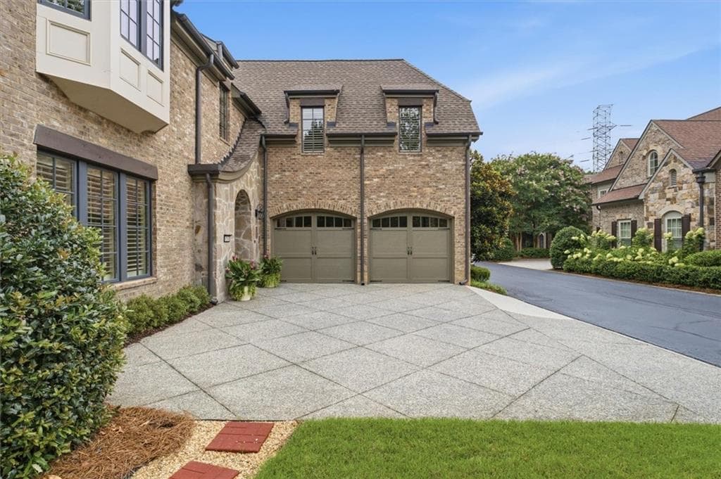 4 bedroom, 5 bathroom, 4,091 sq ft townhouse for sale at 4584 Woodlawn Gates Lane, Marietta, GA 30068 — photo 4