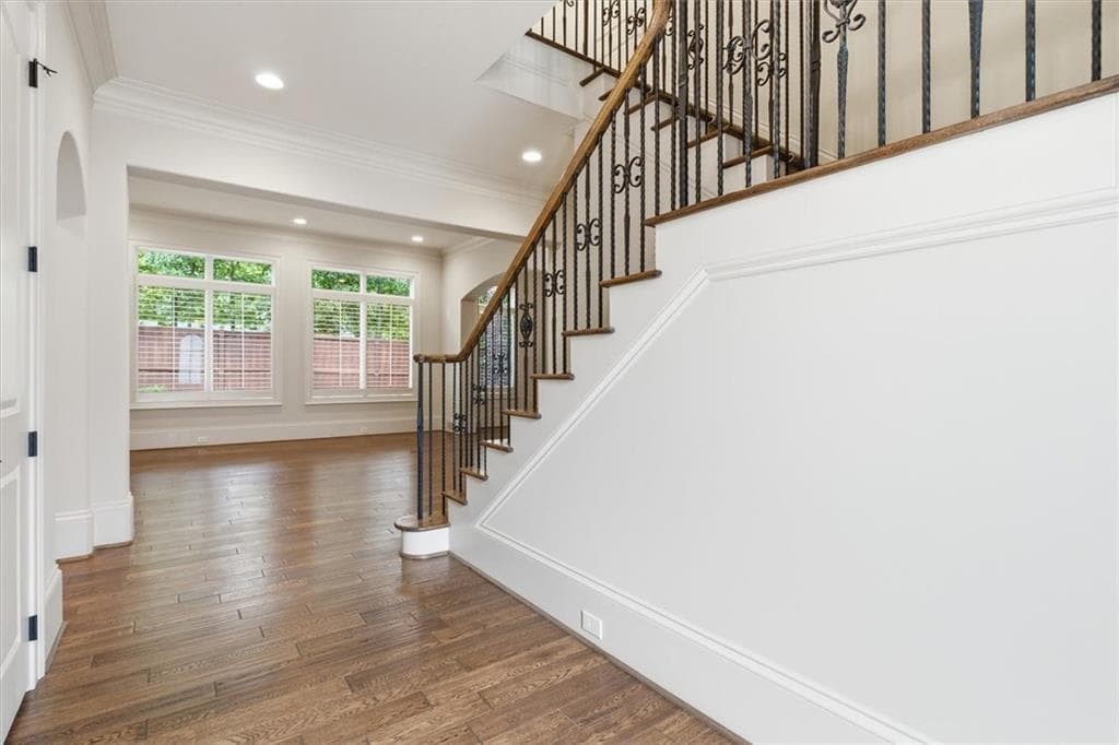 4 bedroom, 5 bathroom, 4,091 sq ft townhouse for sale at 4584 Woodlawn Gates Lane, Marietta, GA 30068 — photo 7