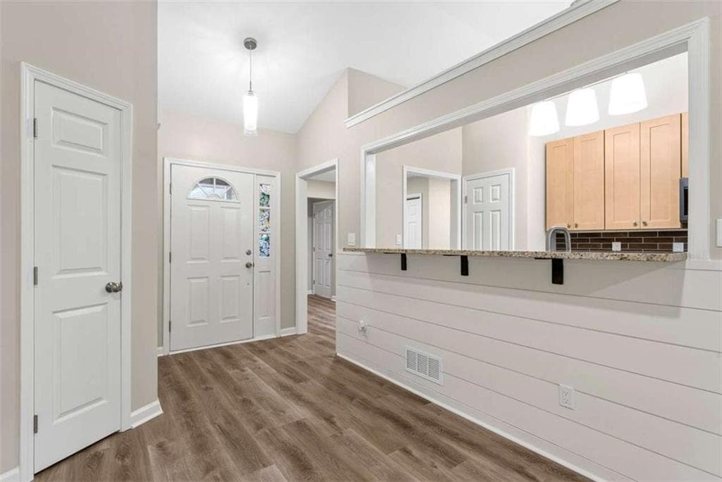 6 bedroom, 3 bathroom, 2,768 sq ft single family residence under contract at 13 Old Mill Court, Stockbridge, GA 30281 — photo 4