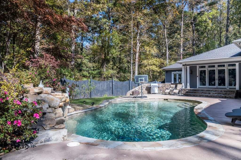 6 bedroom, 5 bathroom, 5,200 sq ft single family residence for sale at 21 River Pine Drive, Rome, GA 30165