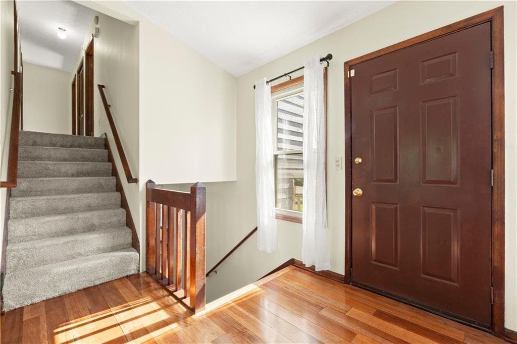 4 bedroom, 3 bathroom, 2,536 sq ft single family residence for sale at 2315 St James Court, Marietta, GA 30066 — photo 3
