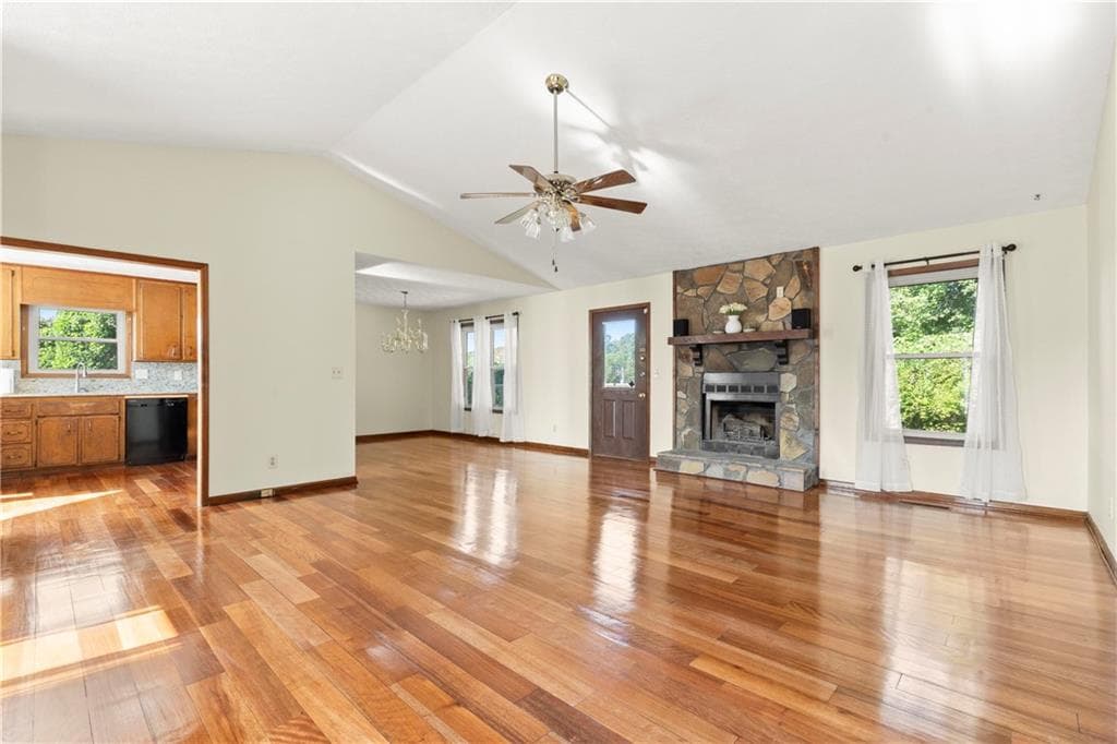 4 bedroom, 3 bathroom, 2,536 sq ft single family residence for sale at 2315 St James Court, Marietta, GA 30066 — photo 4