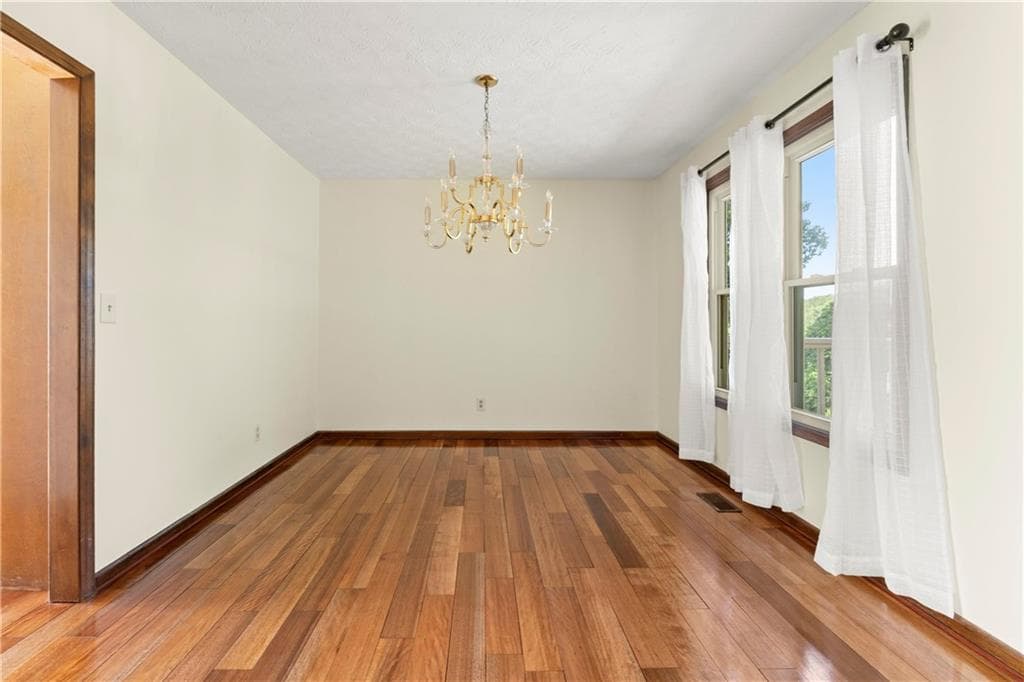 4 bedroom, 3 bathroom, 2,536 sq ft single family residence for sale at 2315 St James Court, Marietta, GA 30066 — photo 8