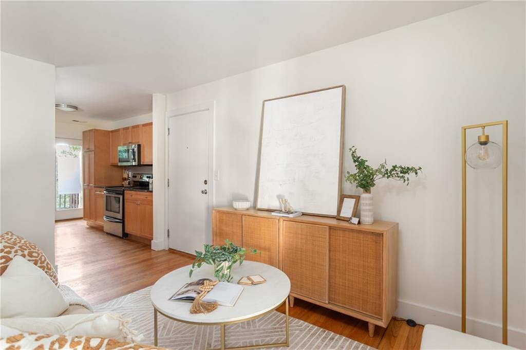 1 bedroom, 1 bathroom, 667 sq ft condominium for sale at 2023 Oakview Road 223, Atlanta, GA 30317 — photo 6