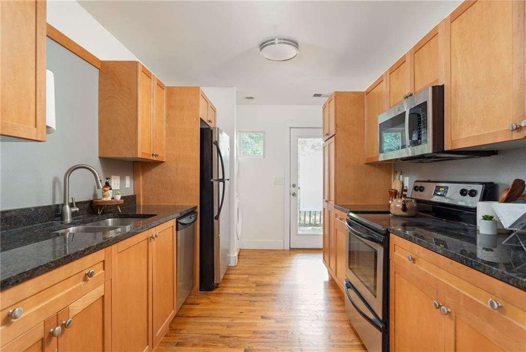 1 bedroom, 1 bathroom, 667 sq ft condominium for sale at 2023 Oakview Road 223, Atlanta, GA 30317 — photo 7