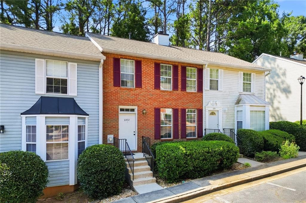 2 bedroom, 3 bathroom, 1,200 sq ft condominium for sale at 6422 Wedgeview Drive, Tucker, GA 30084 — photo 2