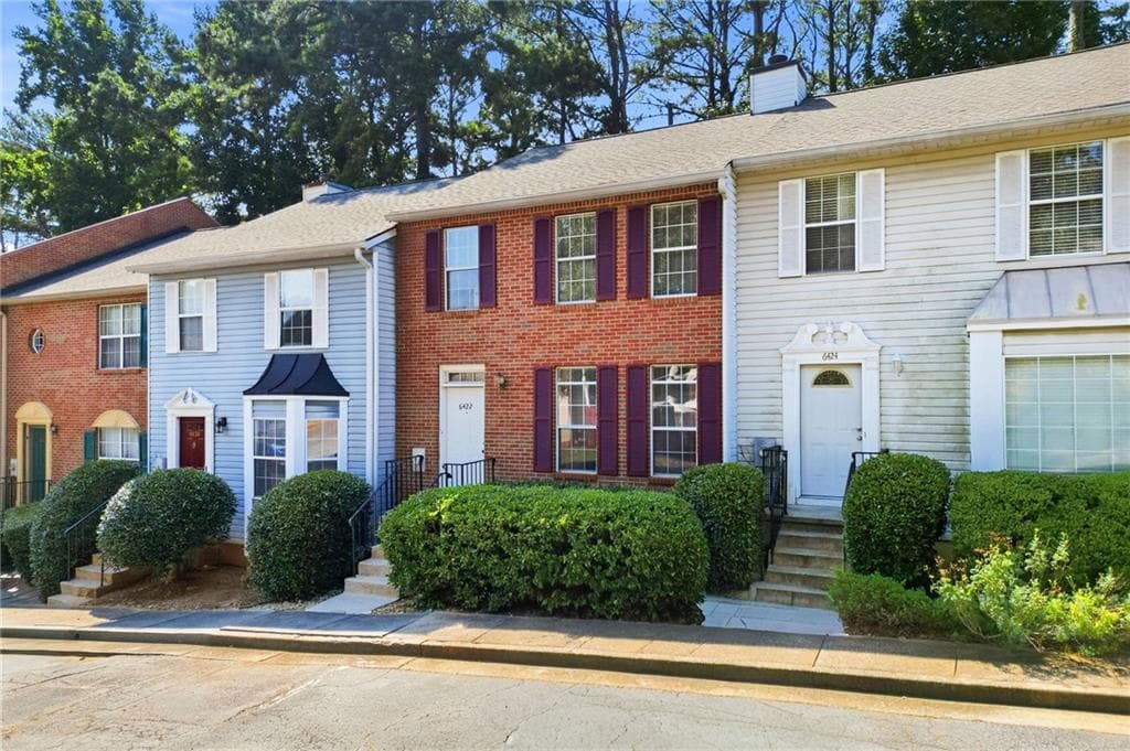 2 bedroom, 3 bathroom, 1,200 sq ft condominium for sale at 6422 Wedgeview Drive, Tucker, GA 30084 — photo 3
