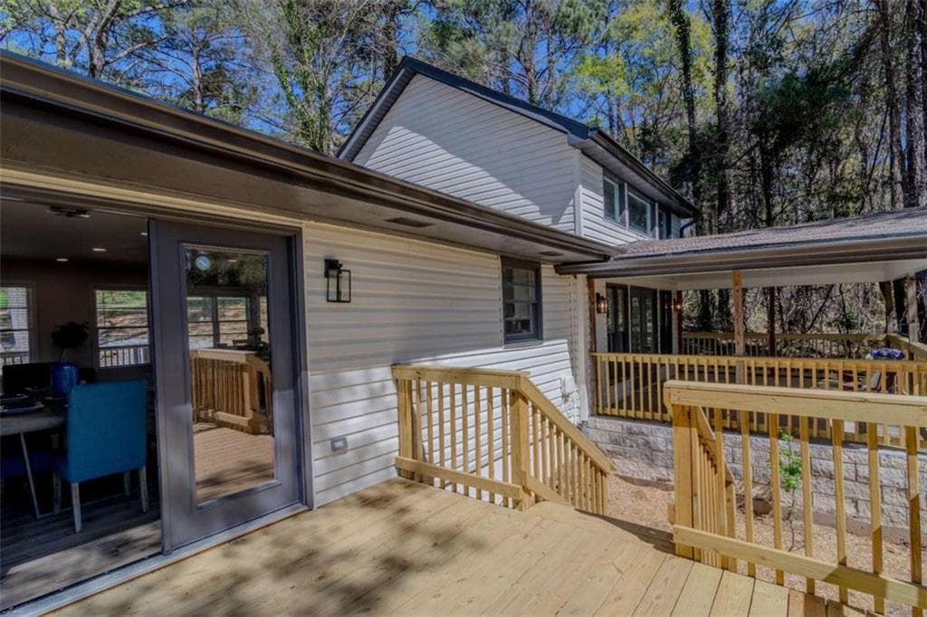 3 bedroom, 2 bathroom, 2,245 sq ft single family residence under contract at 2541 Winding Lake Trail, Conyers, GA 30012 — photo 5
