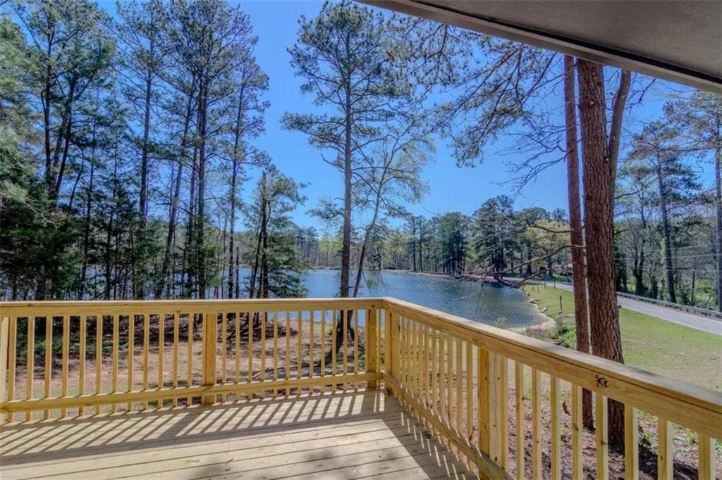 3 bedroom, 2 bathroom, 2,245 sq ft single family residence under contract at 2541 Winding Lake Trail, Conyers, GA 30012 — photo 6
