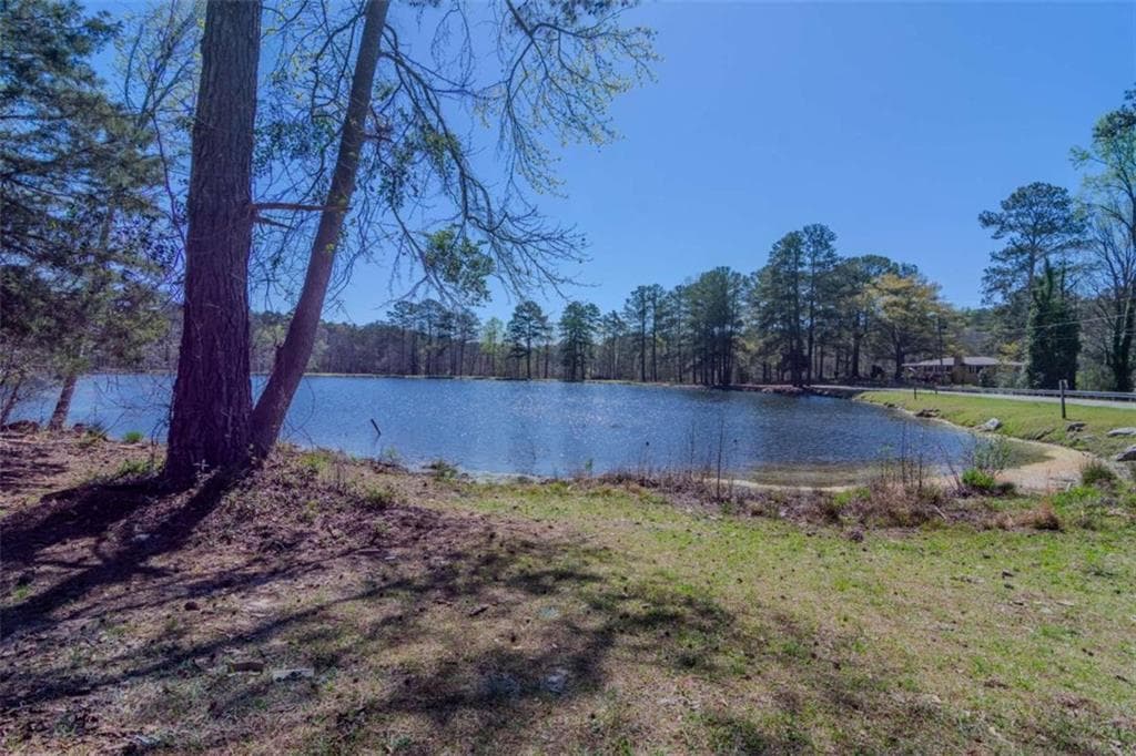 3 bedroom, 2 bathroom, 2,245 sq ft single family residence under contract at 2541 Winding Lake Trail, Conyers, GA 30012 — photo 8