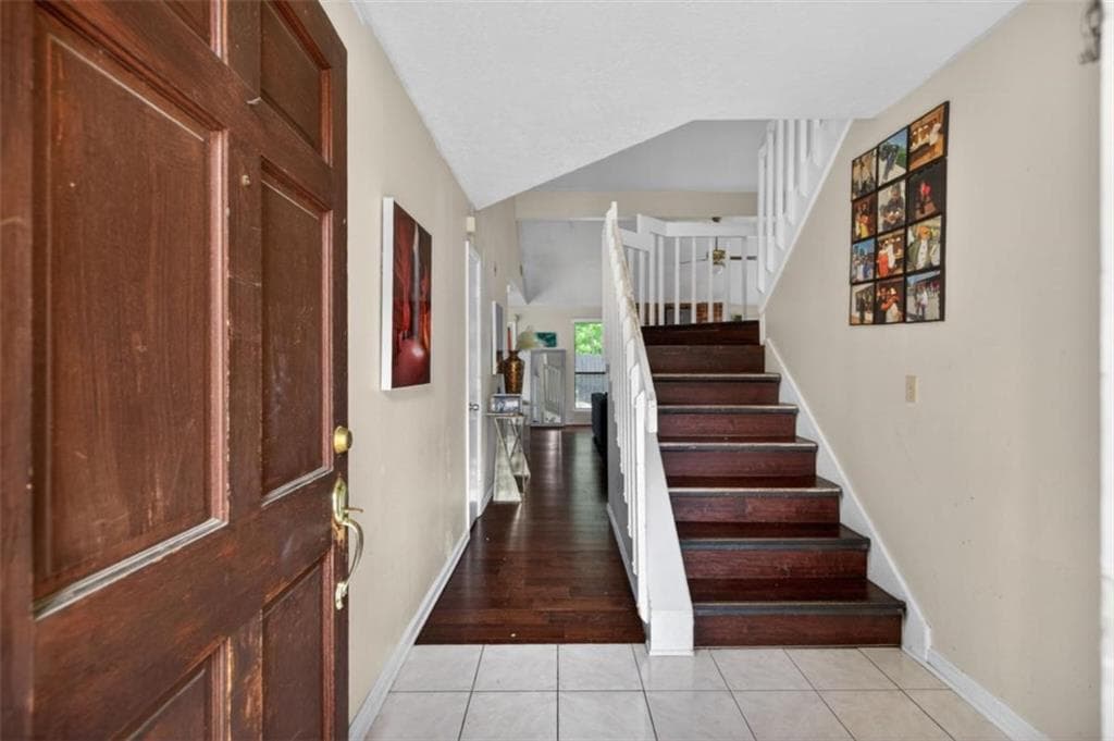 3 bedroom, 3 bathroom, 2,285 sq ft single family residence for sale at 7042 Ivy Pointe Row, Austell, GA 30168 — photo 3