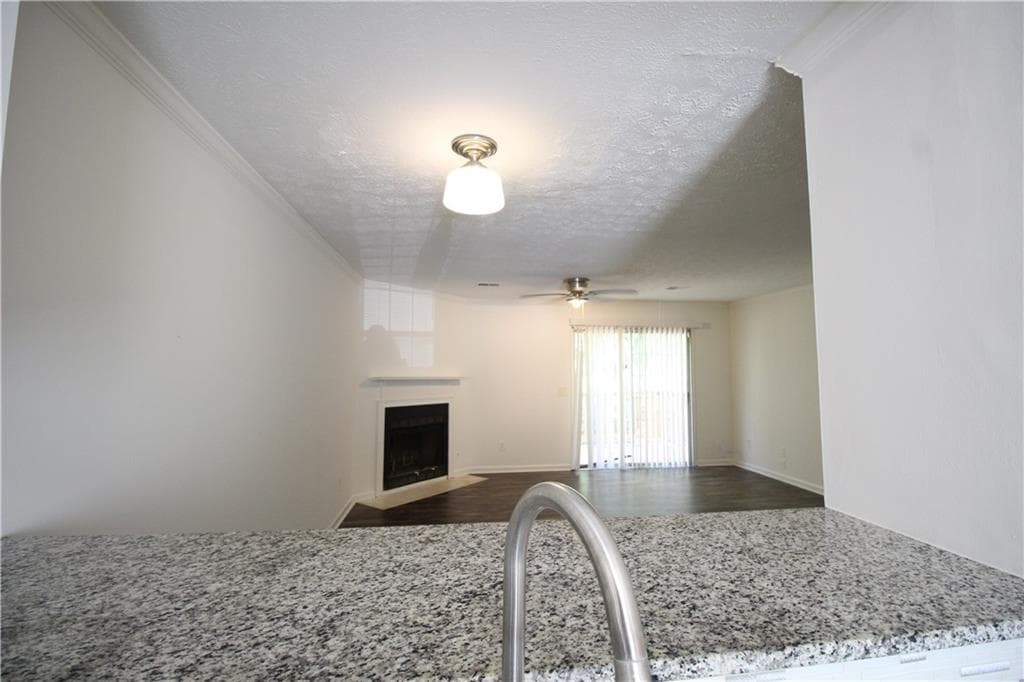 2 bedroom, 3 bathroom, 1,152 sq ft townhouse for sale at 4031 Bayside Circle, Atlanta, GA 30340 — photo 2