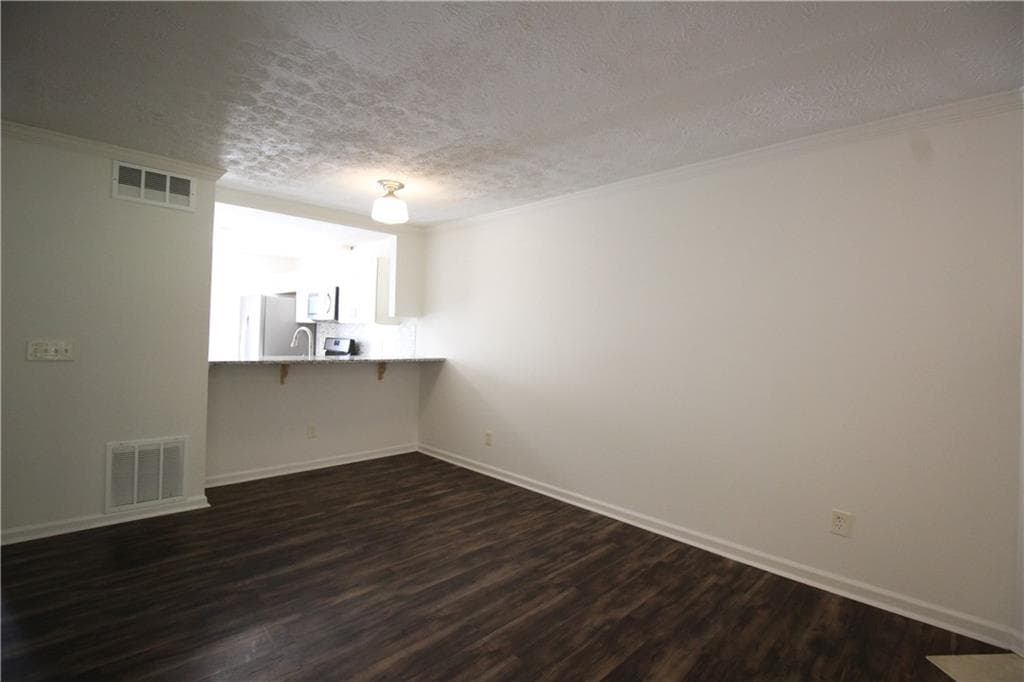 2 bedroom, 3 bathroom, 1,152 sq ft townhouse for sale at 4031 Bayside Circle, Atlanta, GA 30340 — photo 3