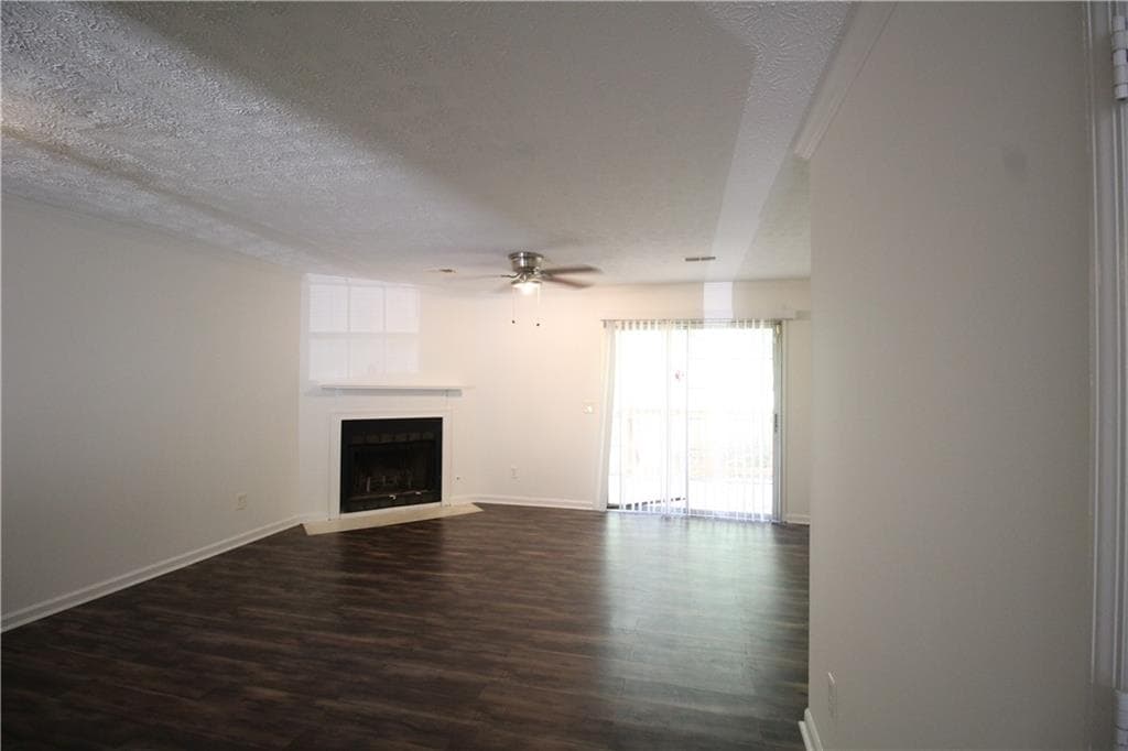 2 bedroom, 3 bathroom, 1,152 sq ft townhouse for sale at 4031 Bayside Circle, Atlanta, GA 30340 — photo 5