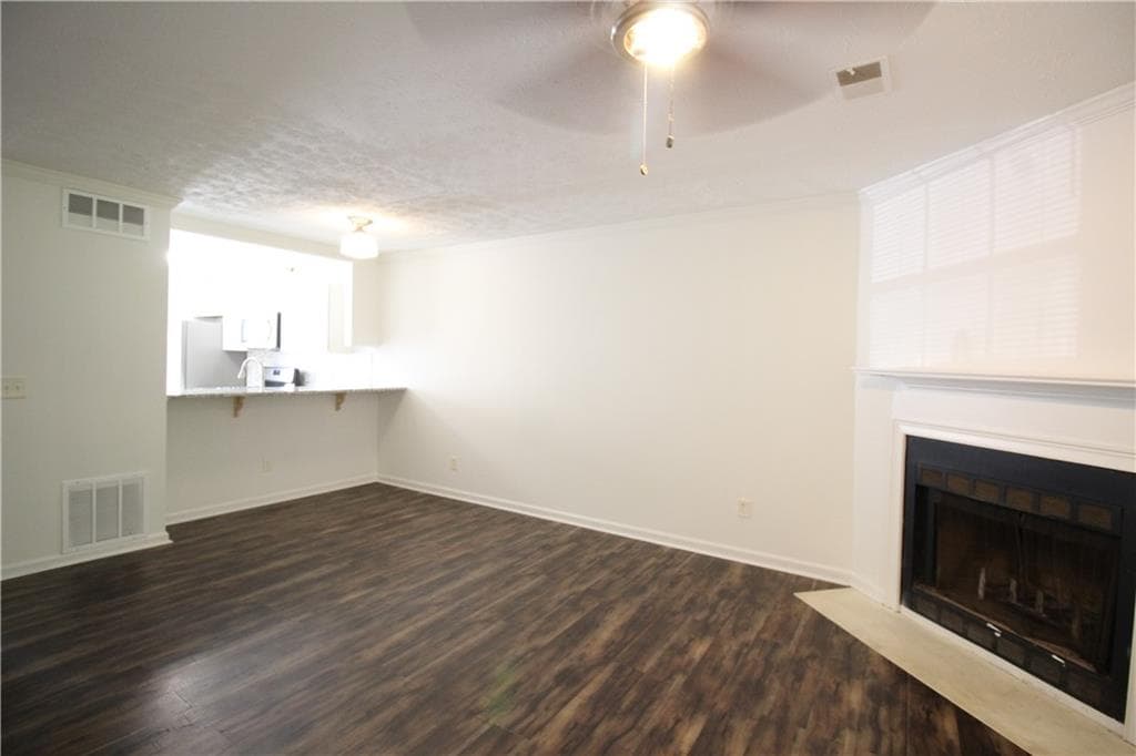 2 bedroom, 3 bathroom, 1,152 sq ft townhouse for sale at 4031 Bayside Circle, Atlanta, GA 30340 — photo 7